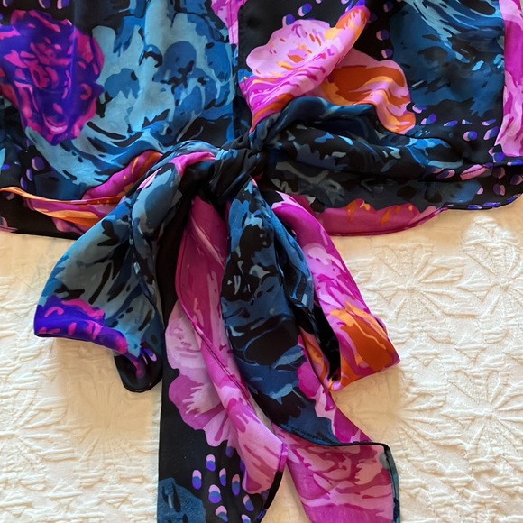 Fabulous😱gorgeous shear floral print blouse with rows of shirring and Gorg tie - Picture 12 of 16